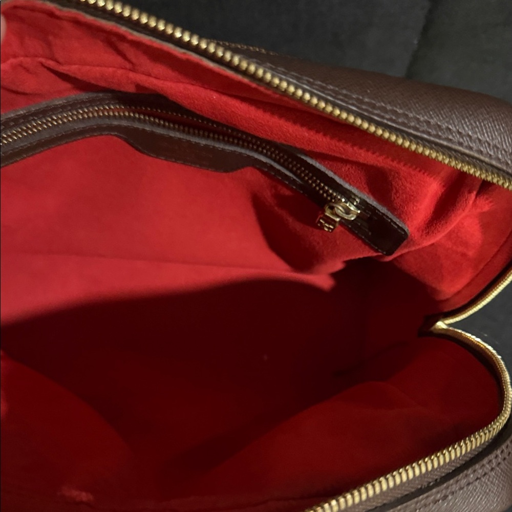 Lovis Vuitton View 4